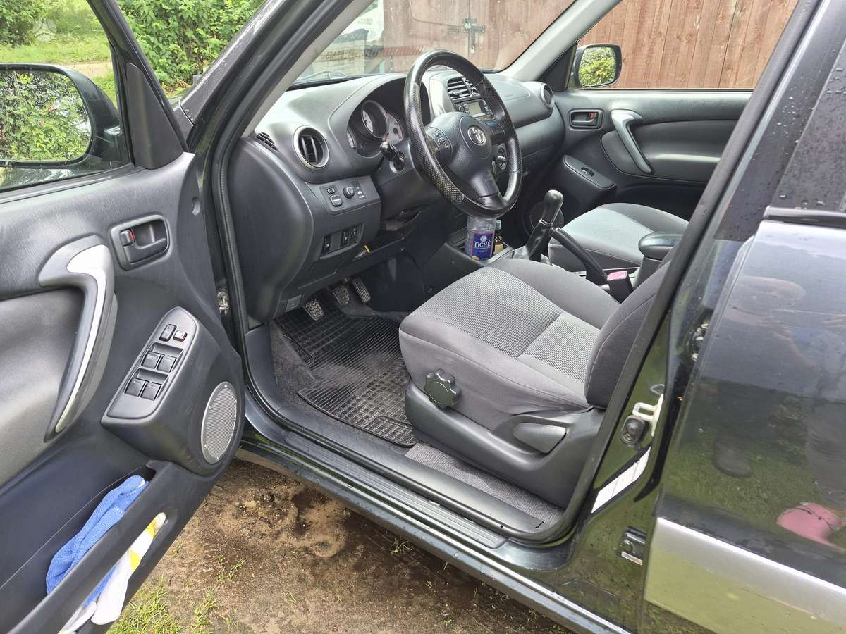 Toyota RAV4 - 7