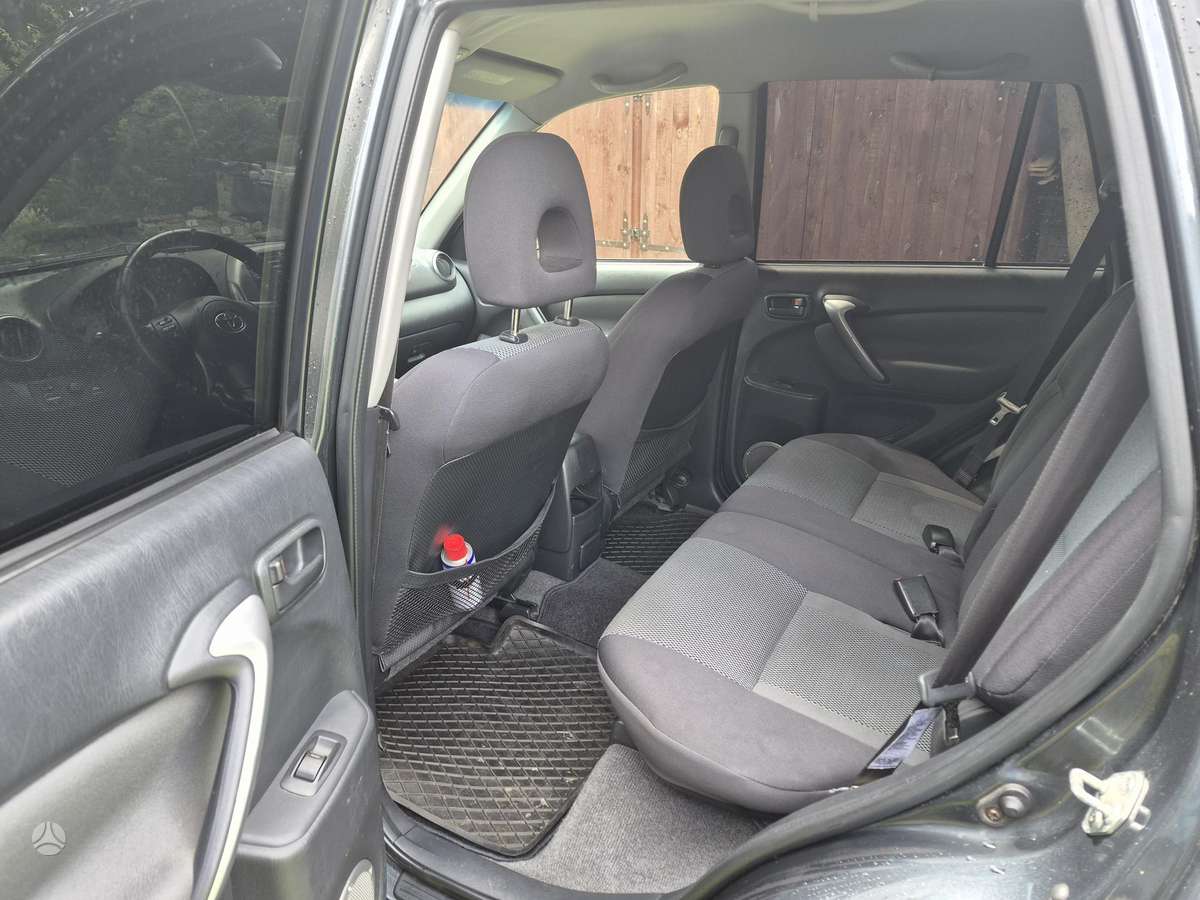Toyota RAV4 - 8