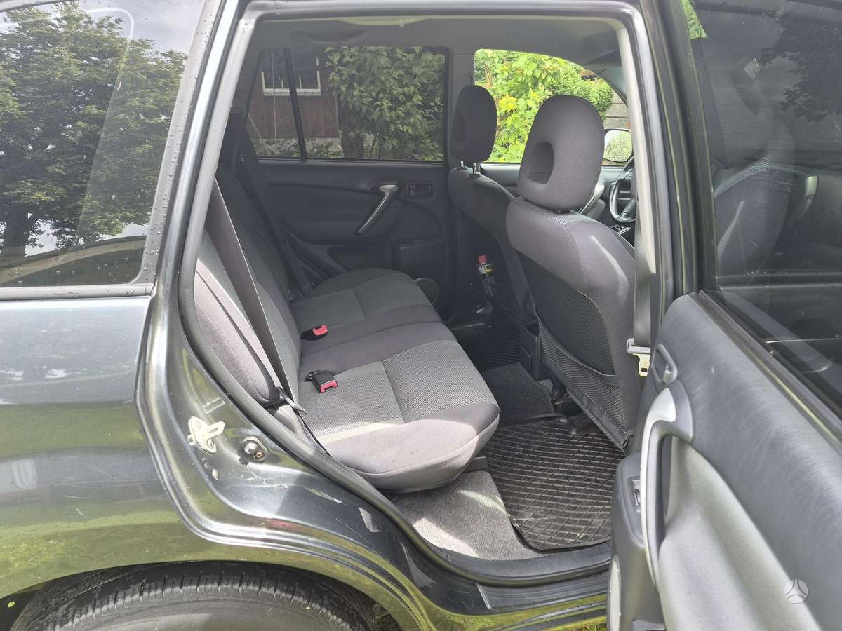 Toyota RAV4 - 9