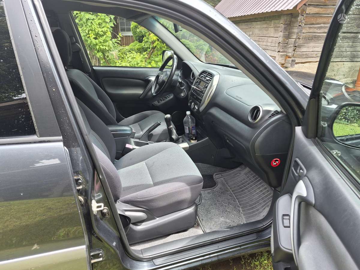 Toyota RAV4 - 10