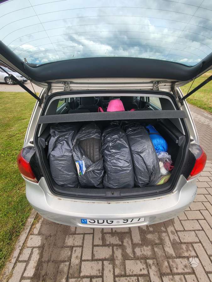Volkswagen Golf - 6
