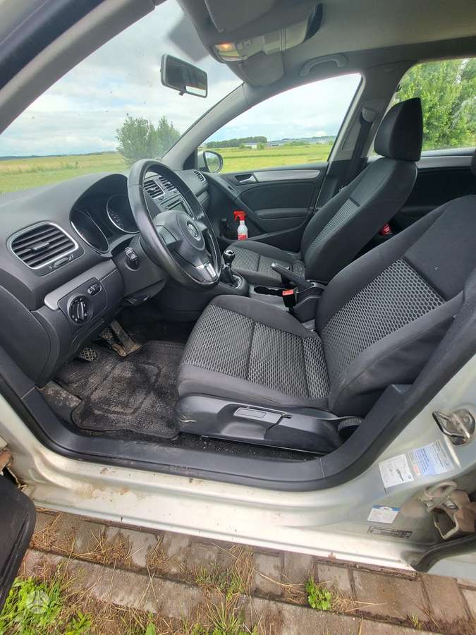 Volkswagen Golf - 8