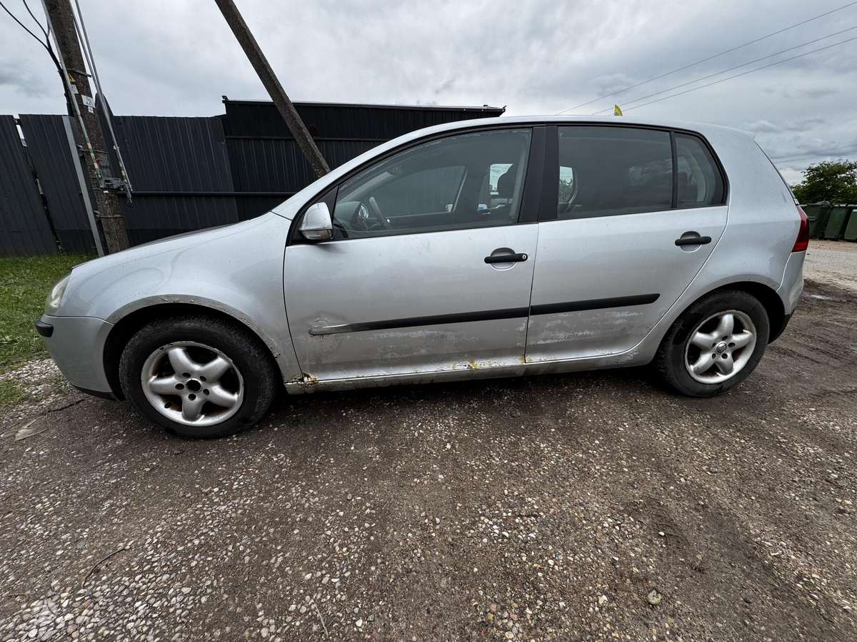 Volkswagen Golf - 4