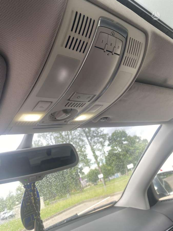 Audi A6, universalas