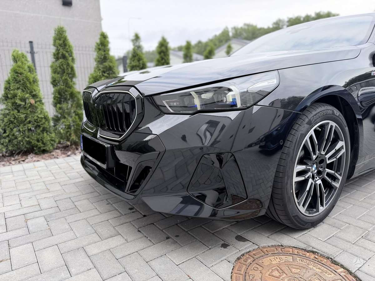 BMW 520, Седан