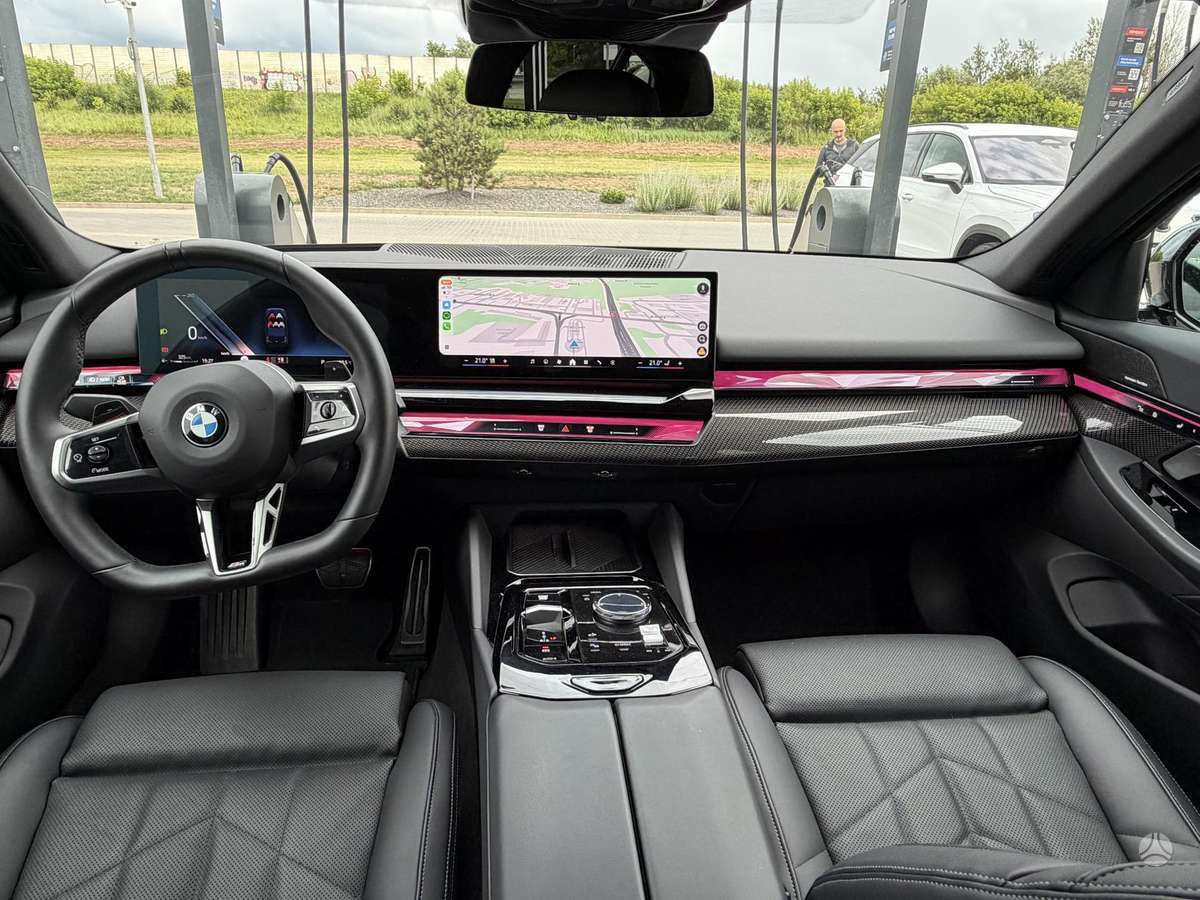 BMW 520, saloon / sedan