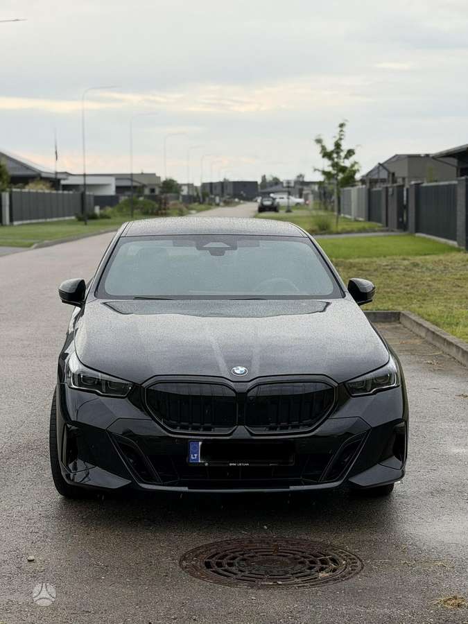 BMW 520, saloon / sedan