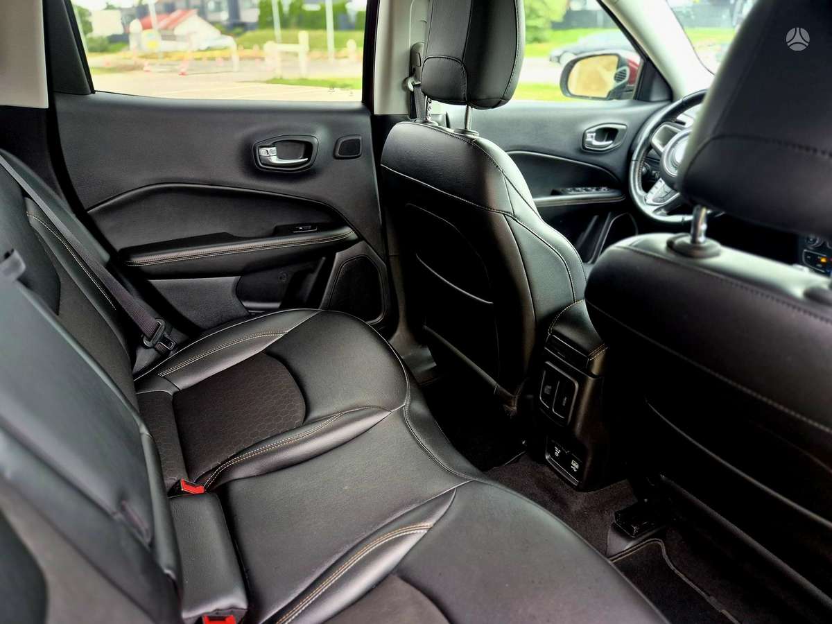 Jeep Compass, 2.4 l., off-road / crossover