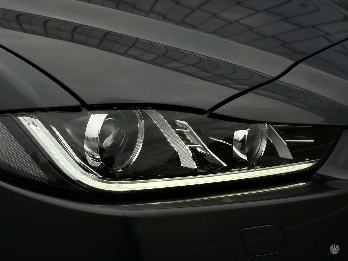 Jaguar XE, 2.0 l., Седан