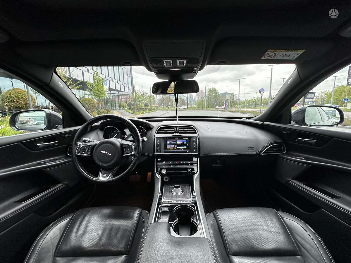 Jaguar XE, 2.0 l., Седан