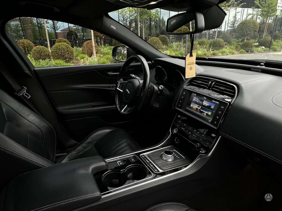 Jaguar XE, 2.0 l., Седан