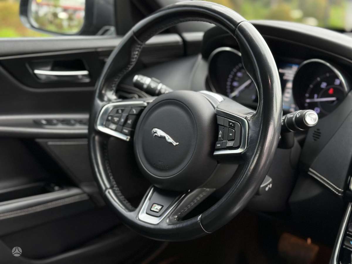 Jaguar XE, 2.0 l., Седан
