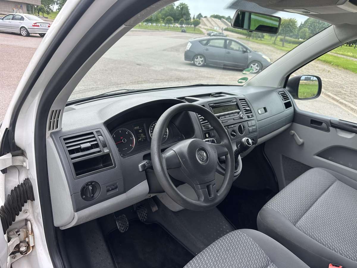 Volkswagen Transporter - 9