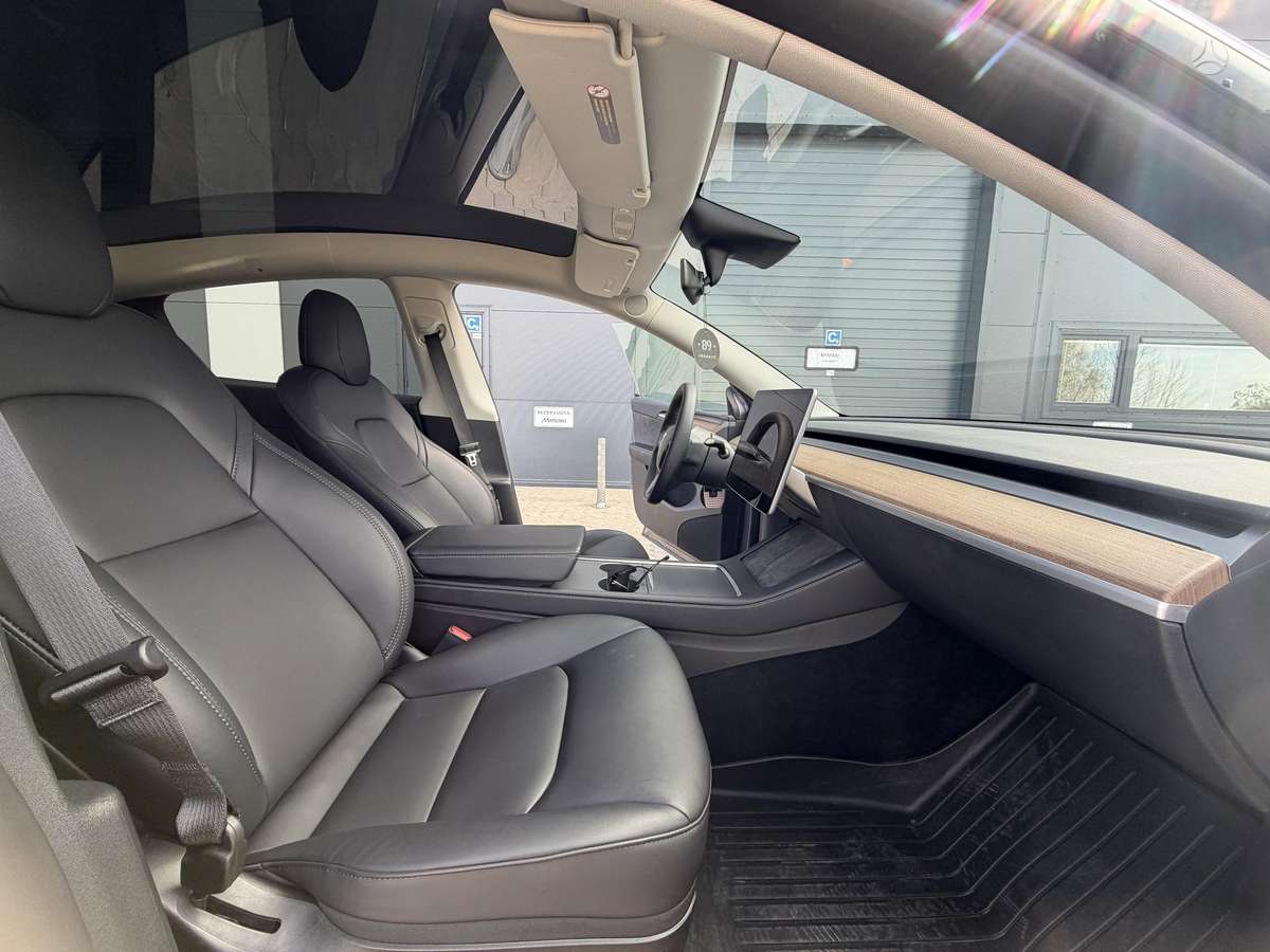 Tesla Model Y, Минивэн