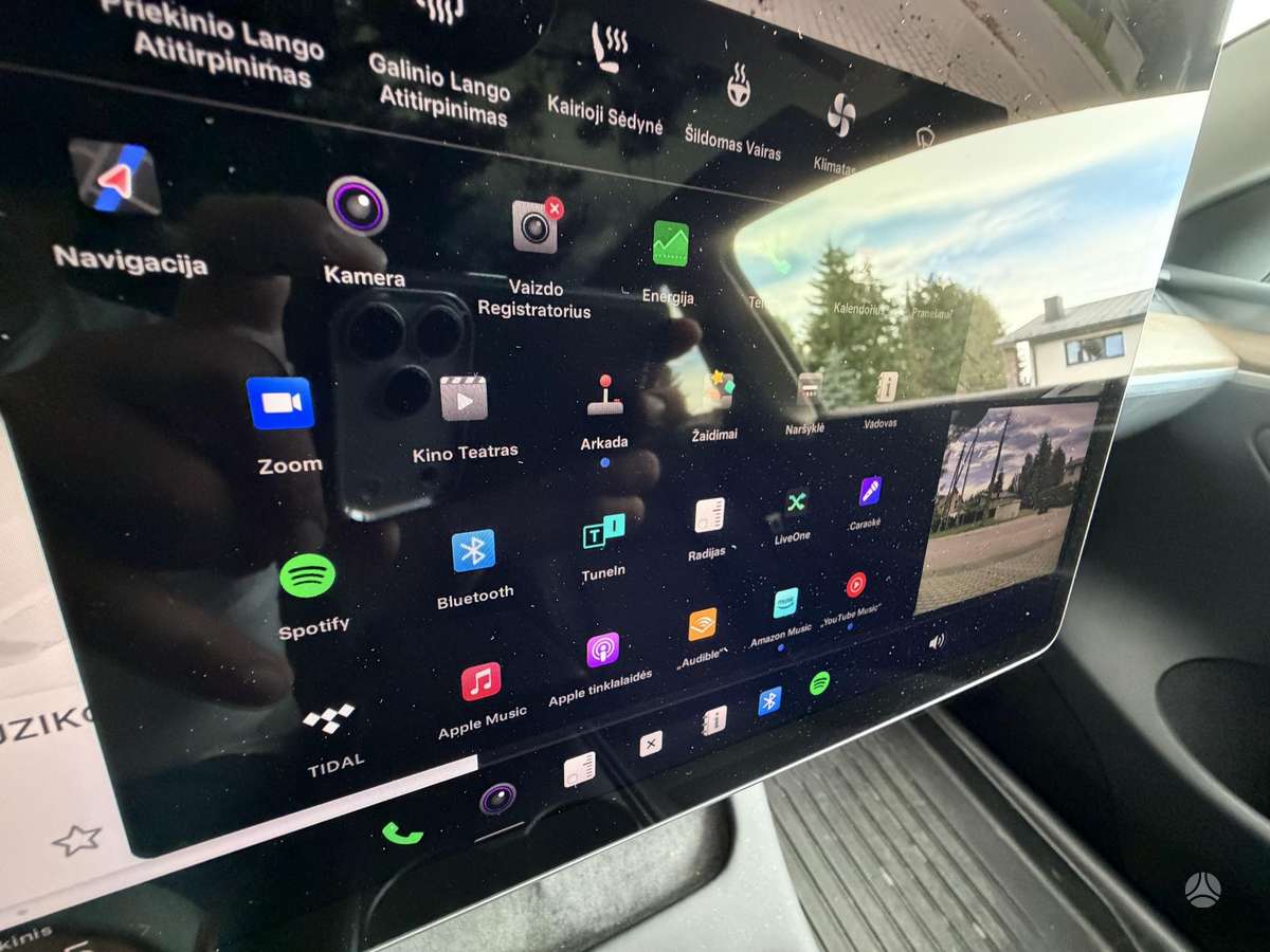 Tesla Model Y, Минивэн
