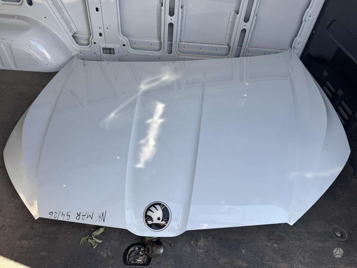 Skoda Superb hood (front, rear)