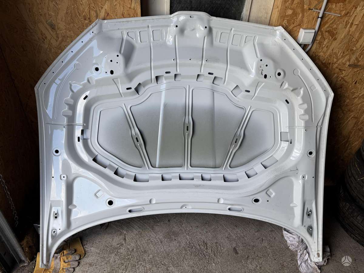 Skoda Superb hood (front, rear)