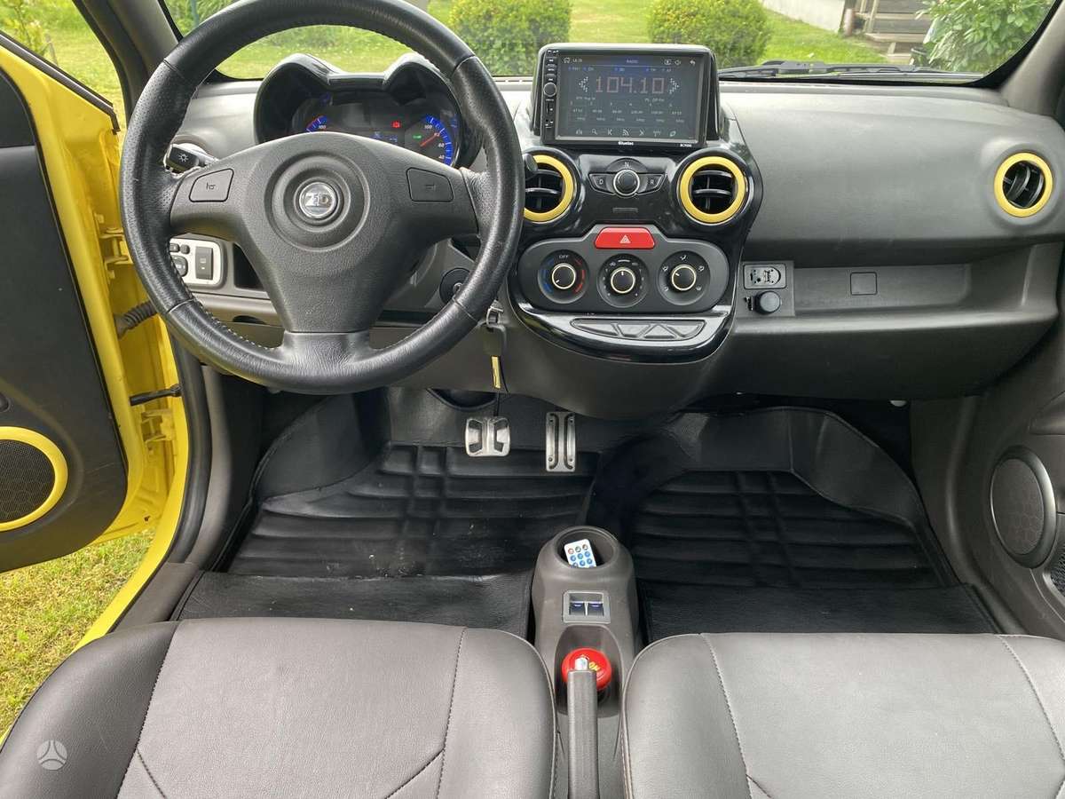 Zhidou KWB, hatchback