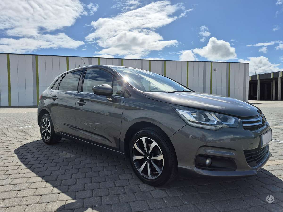 Citroen C4, 1.2 l., hatchback