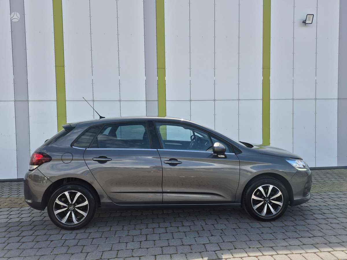 Citroen C4, 1.2 l., hatchback