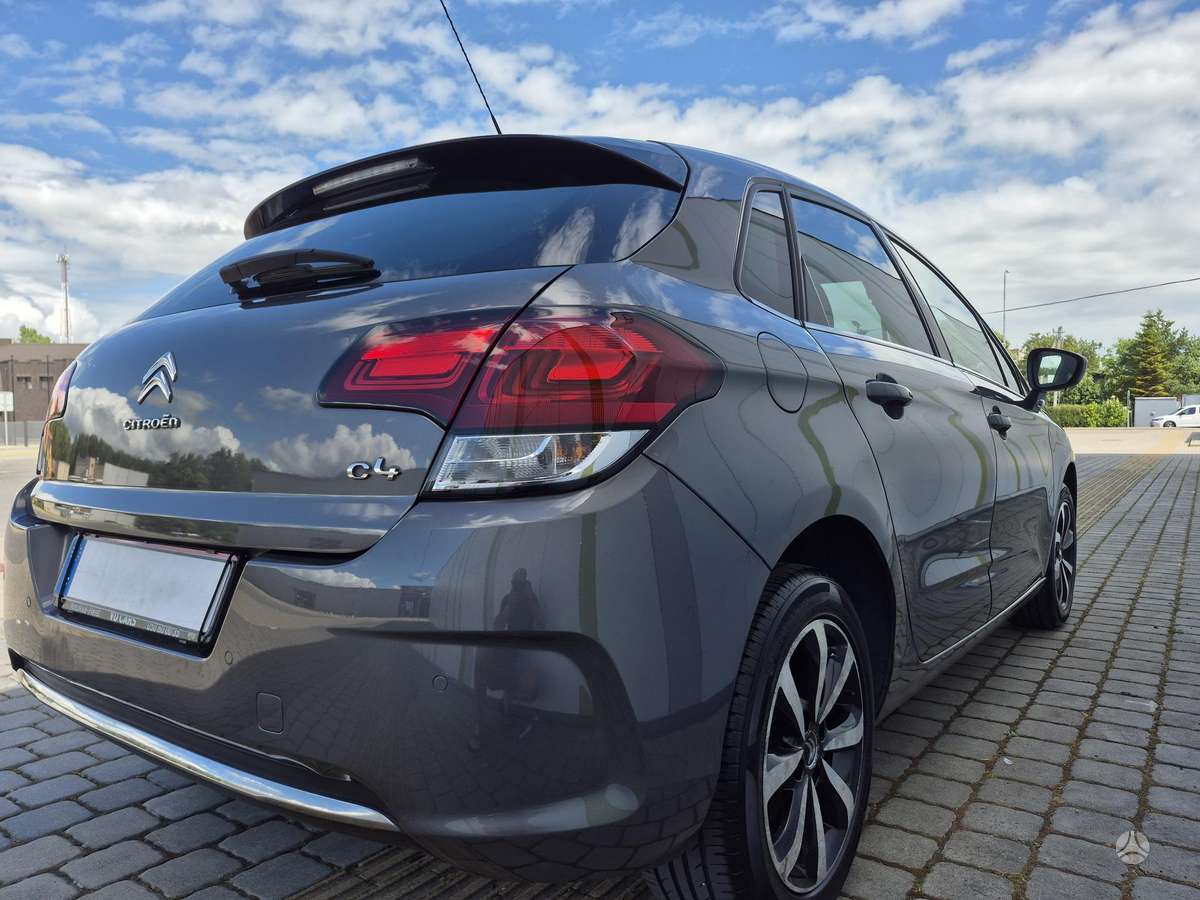 Citroen C4, 1.2 l., hatchback