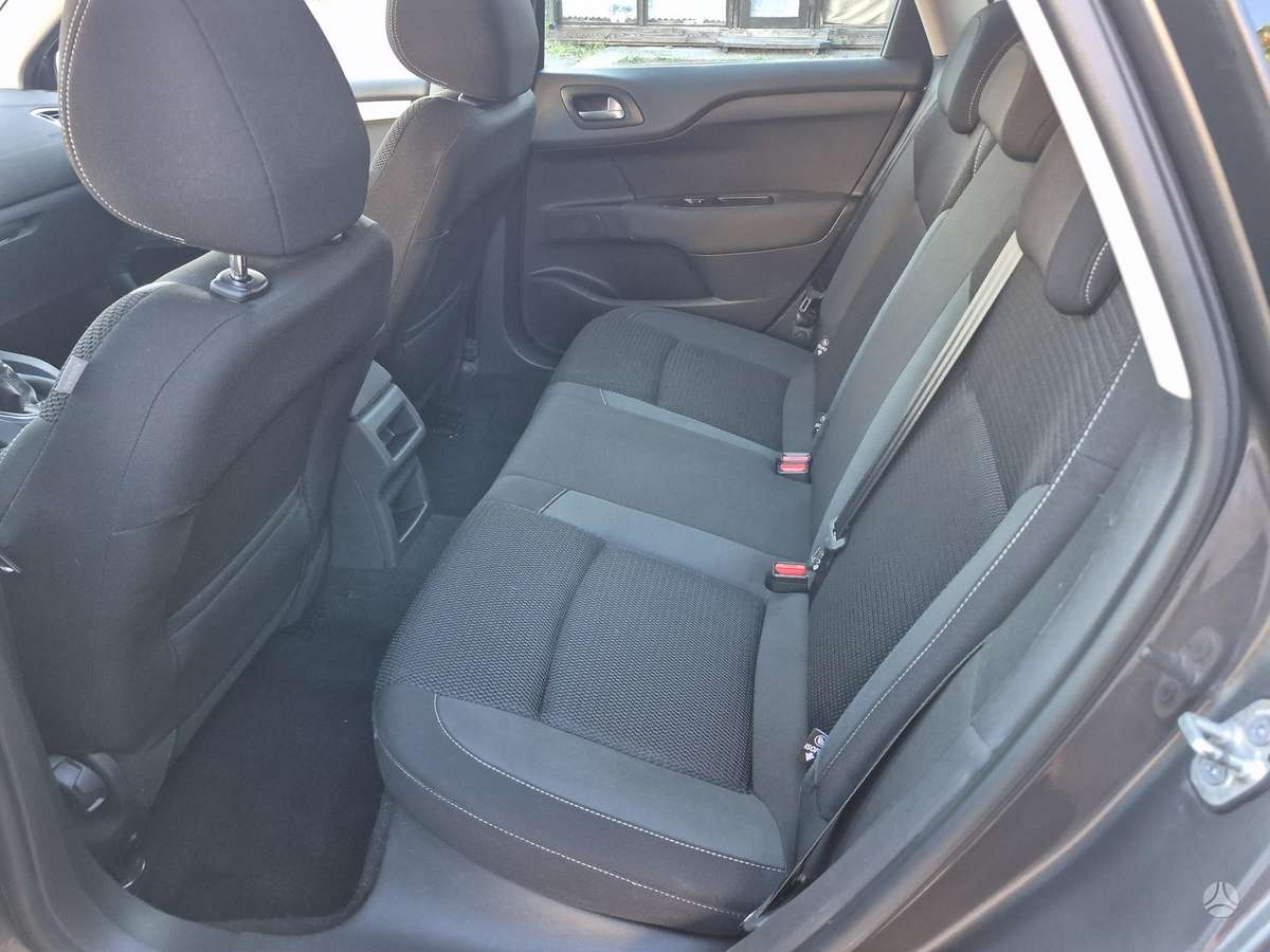Citroen C4, 1.2 l., Хэтчбек