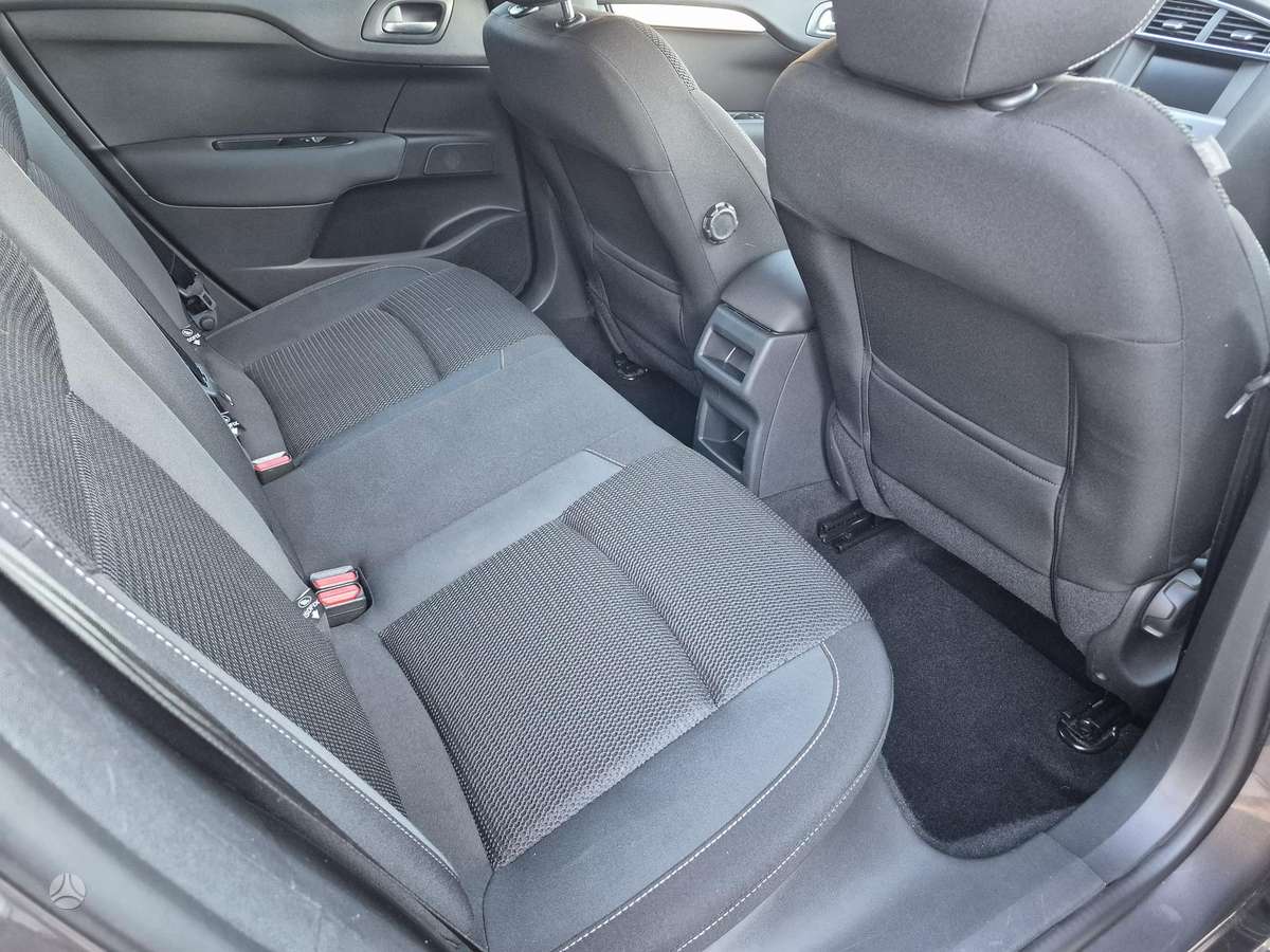 Citroen C4, 1.2 l., Хэтчбек