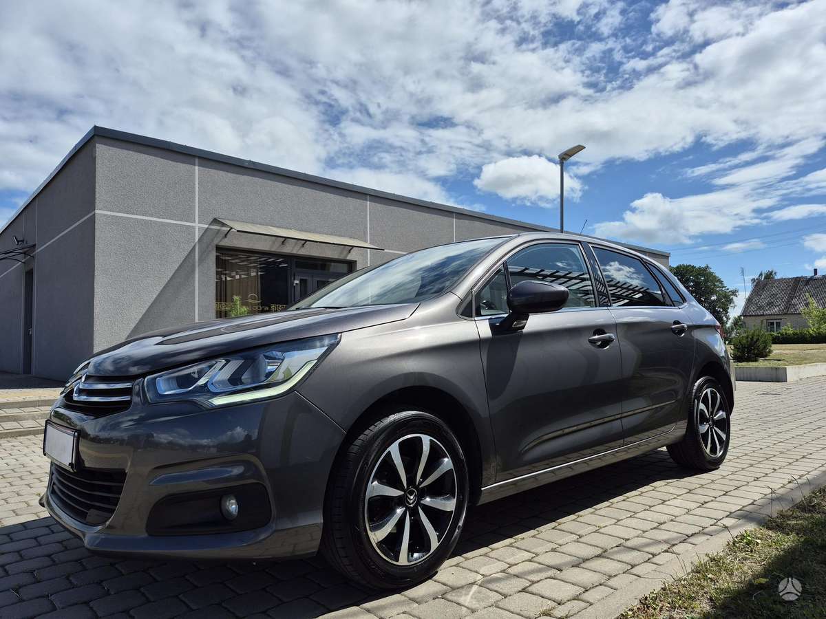 Citroen C4, 1.2 l., hatchback