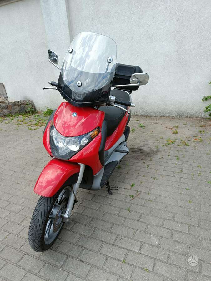 Piaggio Beverly 200cc, scooters / mopeds