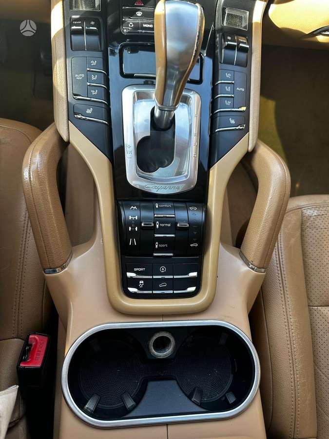 Porsche Cayenne - 10