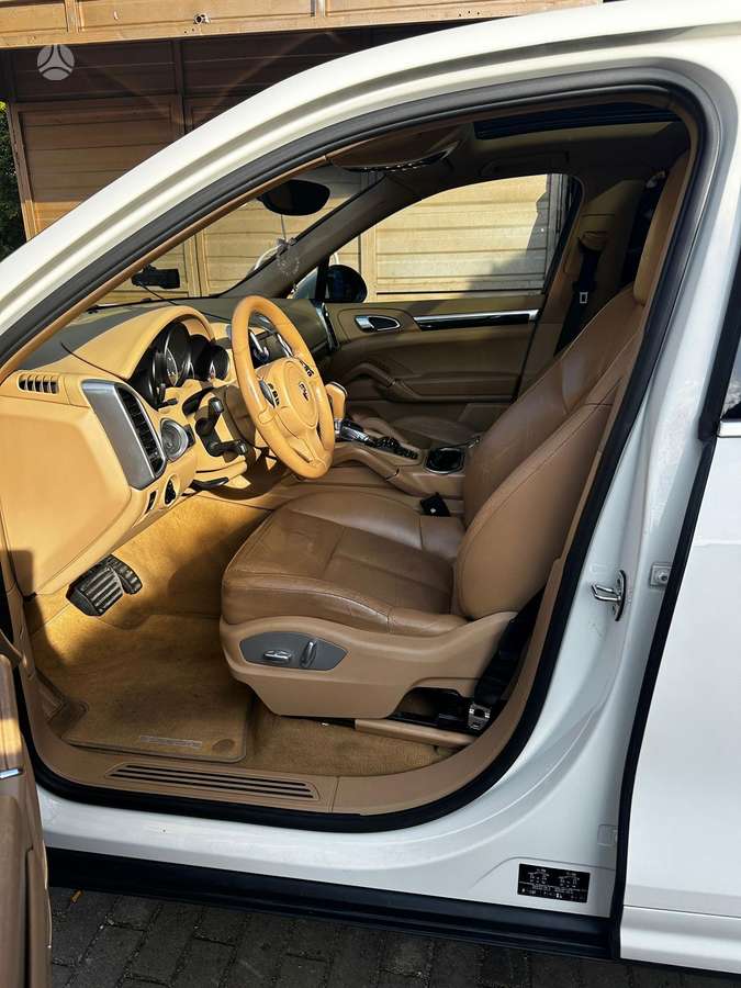 Porsche Cayenne - 11