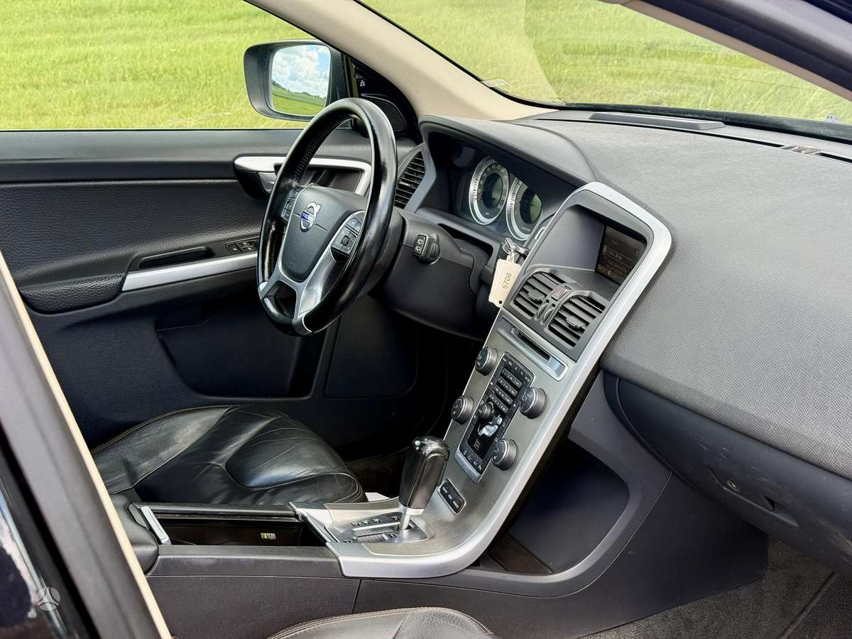 Volvo XC60, 2.0 l., off-road / crossover