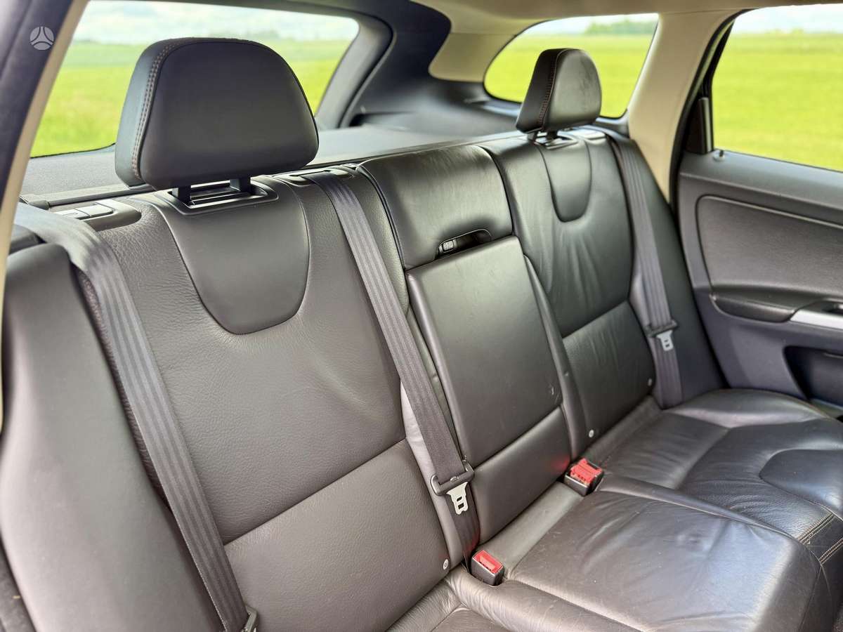 Volvo XC60, 2.0 l., Внедорожник / Кроссовер