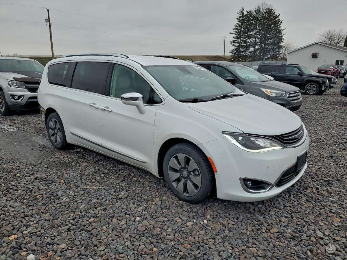 Chrysler Pacifica for parts. Dalimis