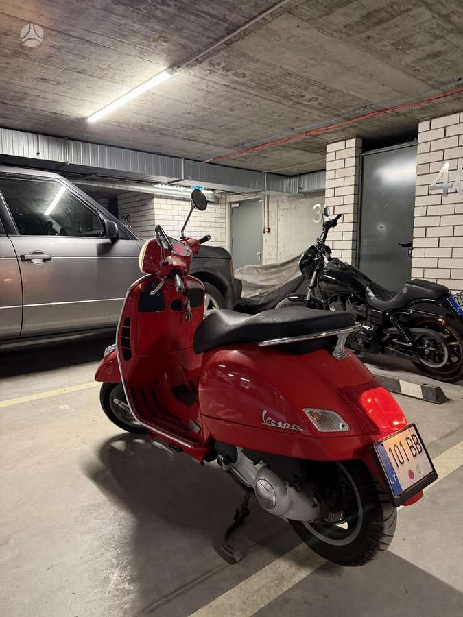 Piaggio Vespa 250cc, scooters / mopeds