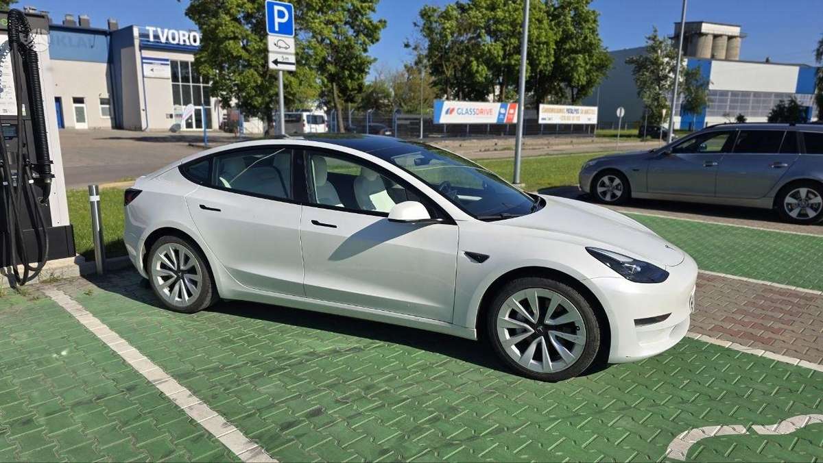 Tesla Model 3, 62 кВт·ч, Седан