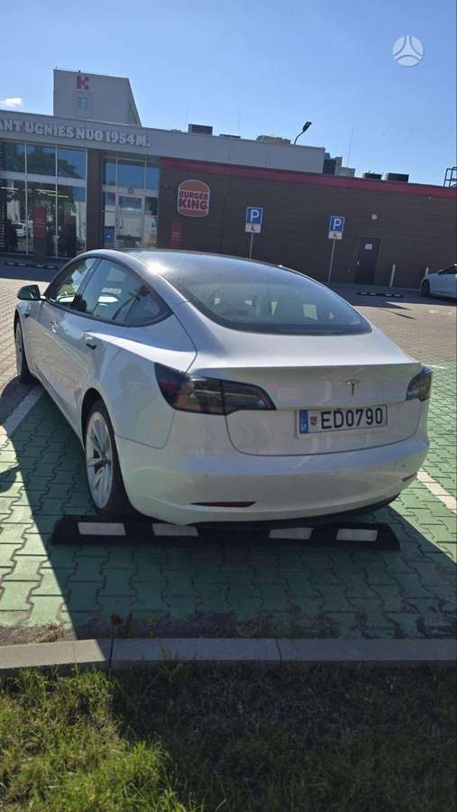 Tesla Model 3, 62 кВт·ч, Седан