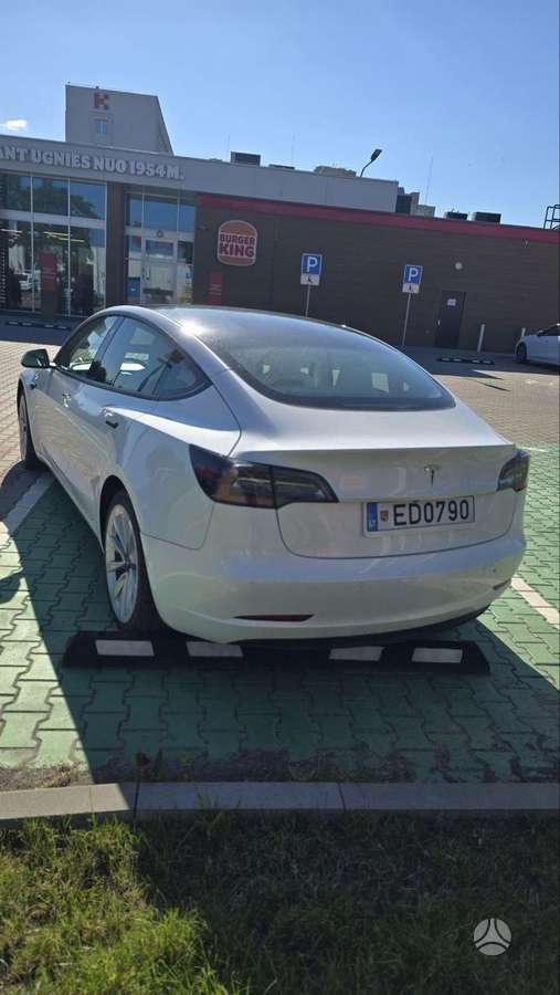 Tesla Model 3, 62 kWh, sedanas