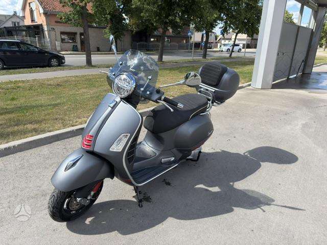 Piaggio Vespa 300cc, scooters / mopeds