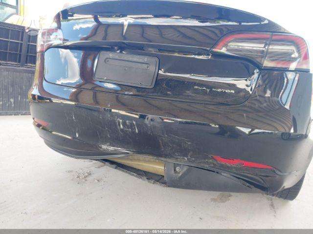 Tesla Model 3, Седан