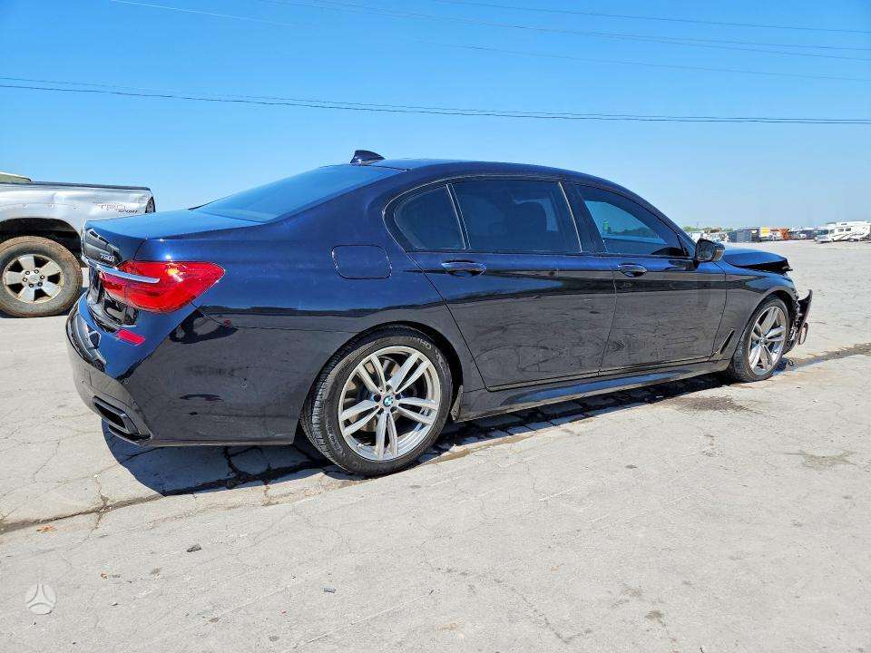 BMW 750, 4.4 l., Седан