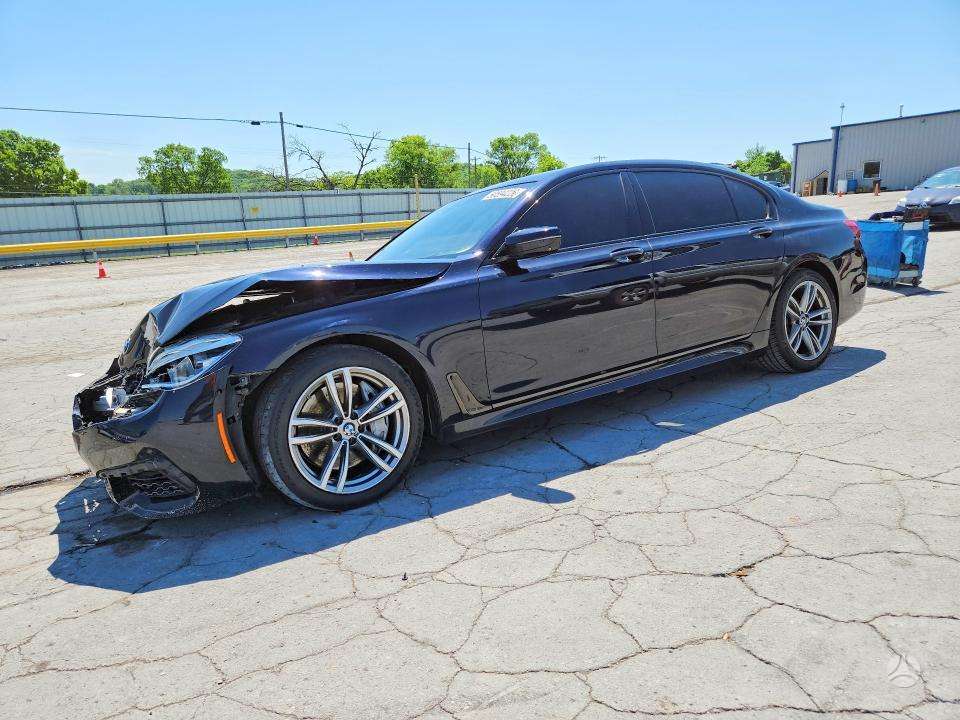 BMW 750, 4.4 l., Седан