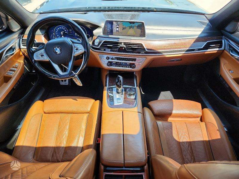 BMW 750, 4.4 l., Седан