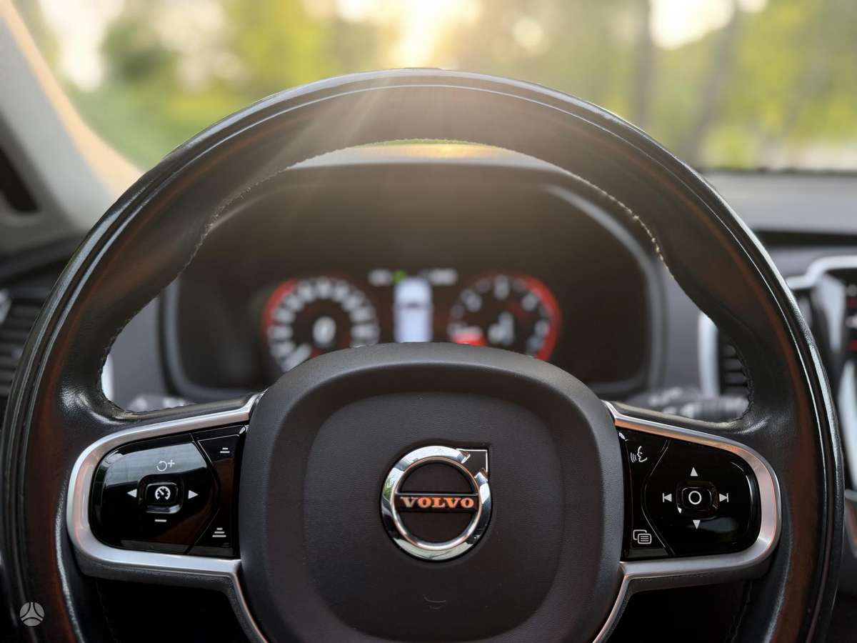 Volvo XC90 - 8