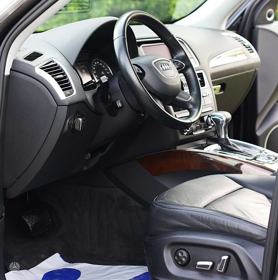 Audi Q5, 2.0 l., off-road / crossover
