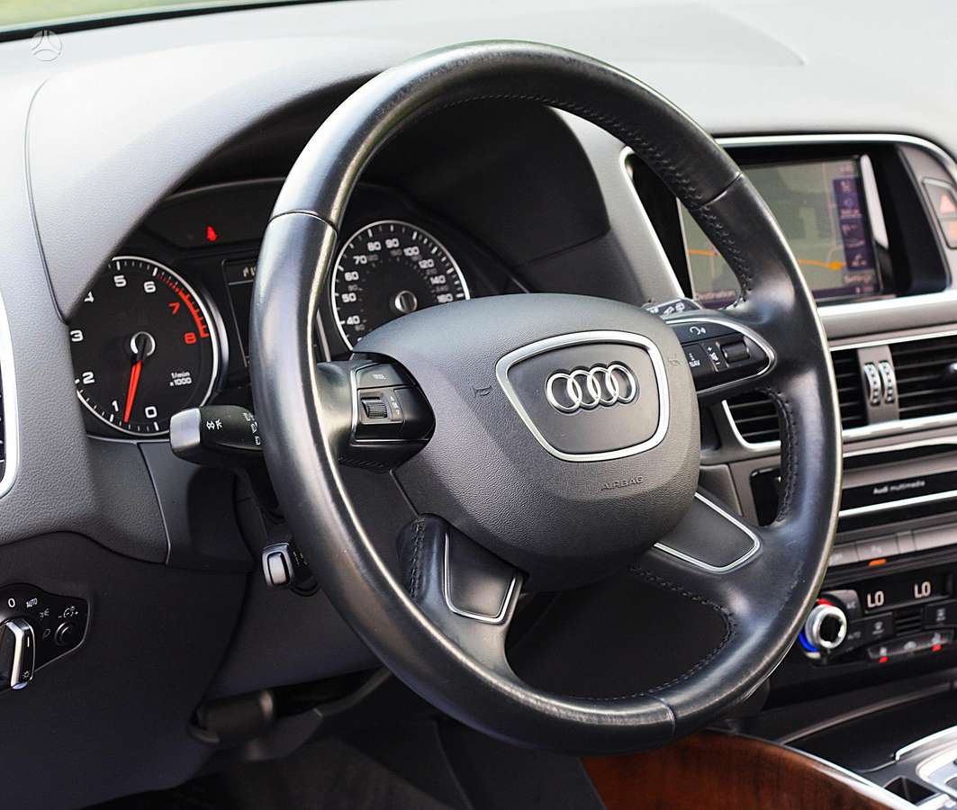 Audi Q5, 2.0 l., off-road / crossover
