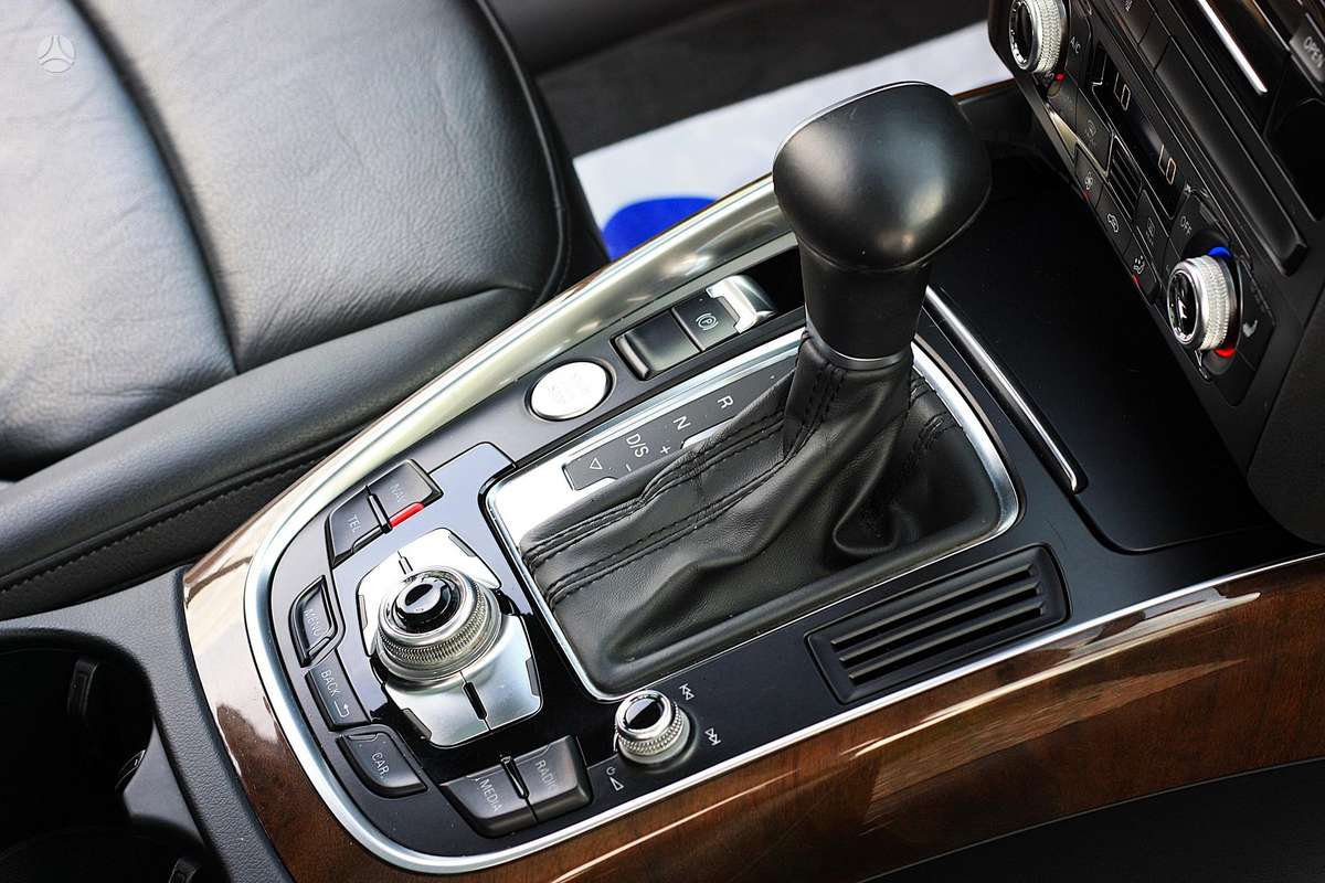Audi Q5, 2.0 l., off-road / crossover
