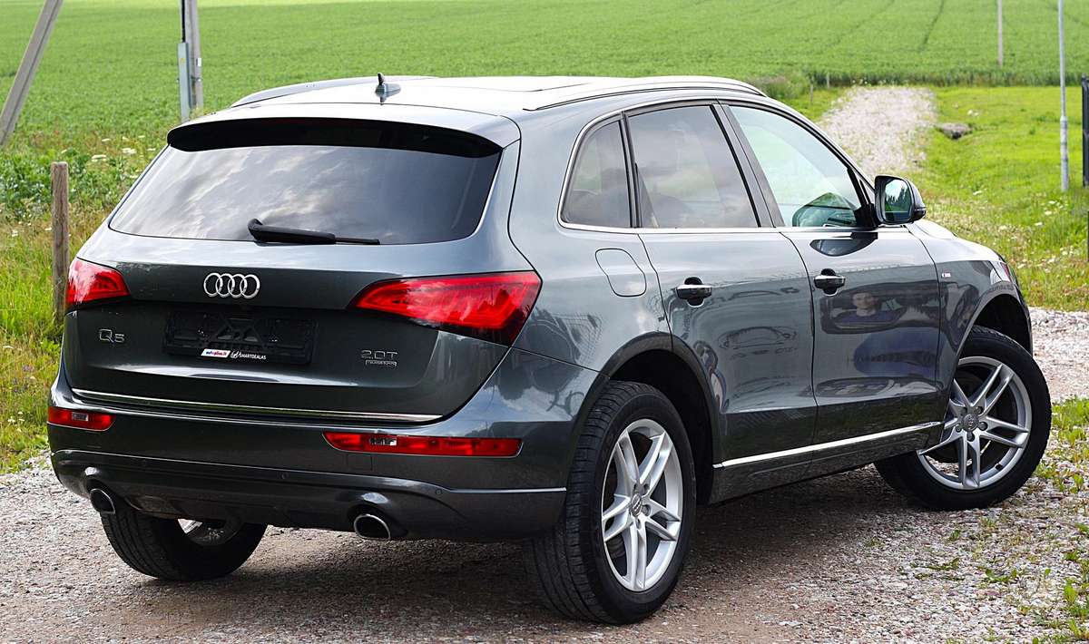 Audi Q5, 2.0 l., off-road / crossover