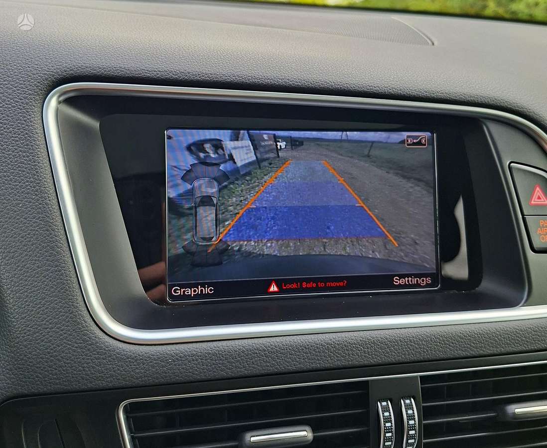 Audi Q5, 2.0 l., off-road / crossover