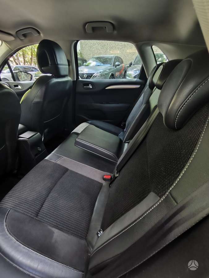 Citroen C4, 1.6 l., hatchback